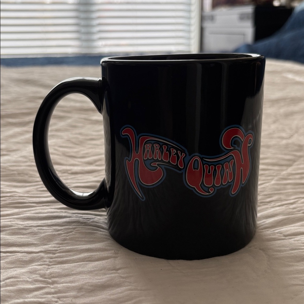 Harley Quinn Mug - Picture 3 of 5